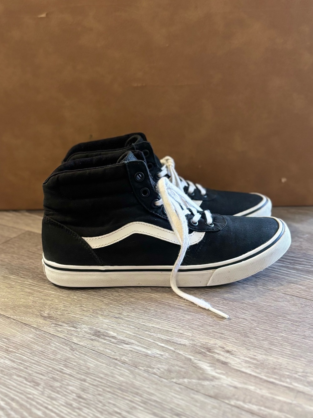 Vans - Picture 3 of 8